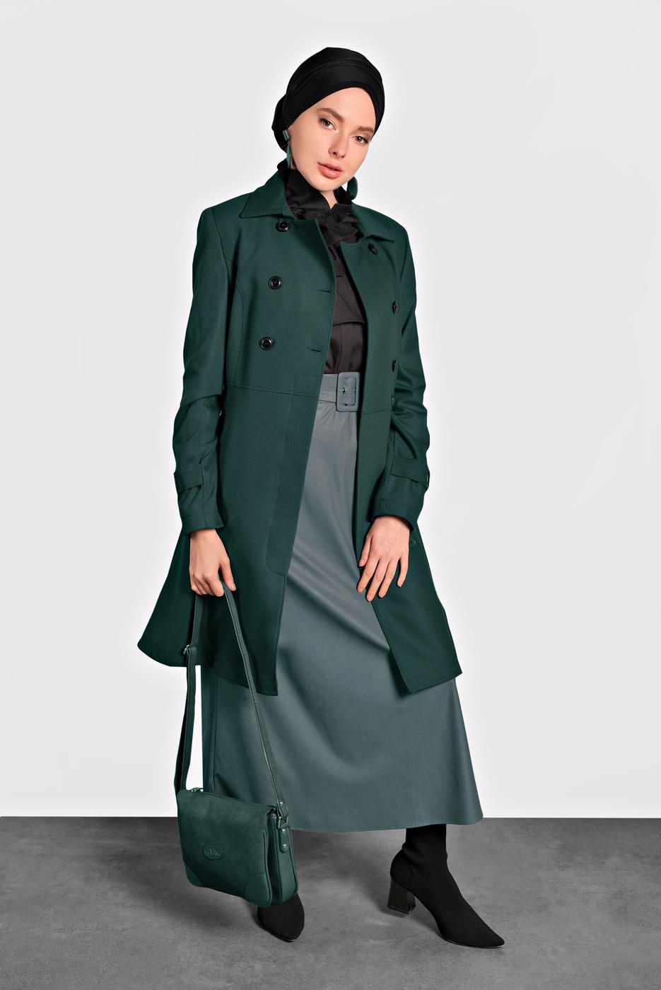 Tesettür giyim YEŞİL ALVİNA ETEĞİ VOLANLI TRENÇKOT 1405