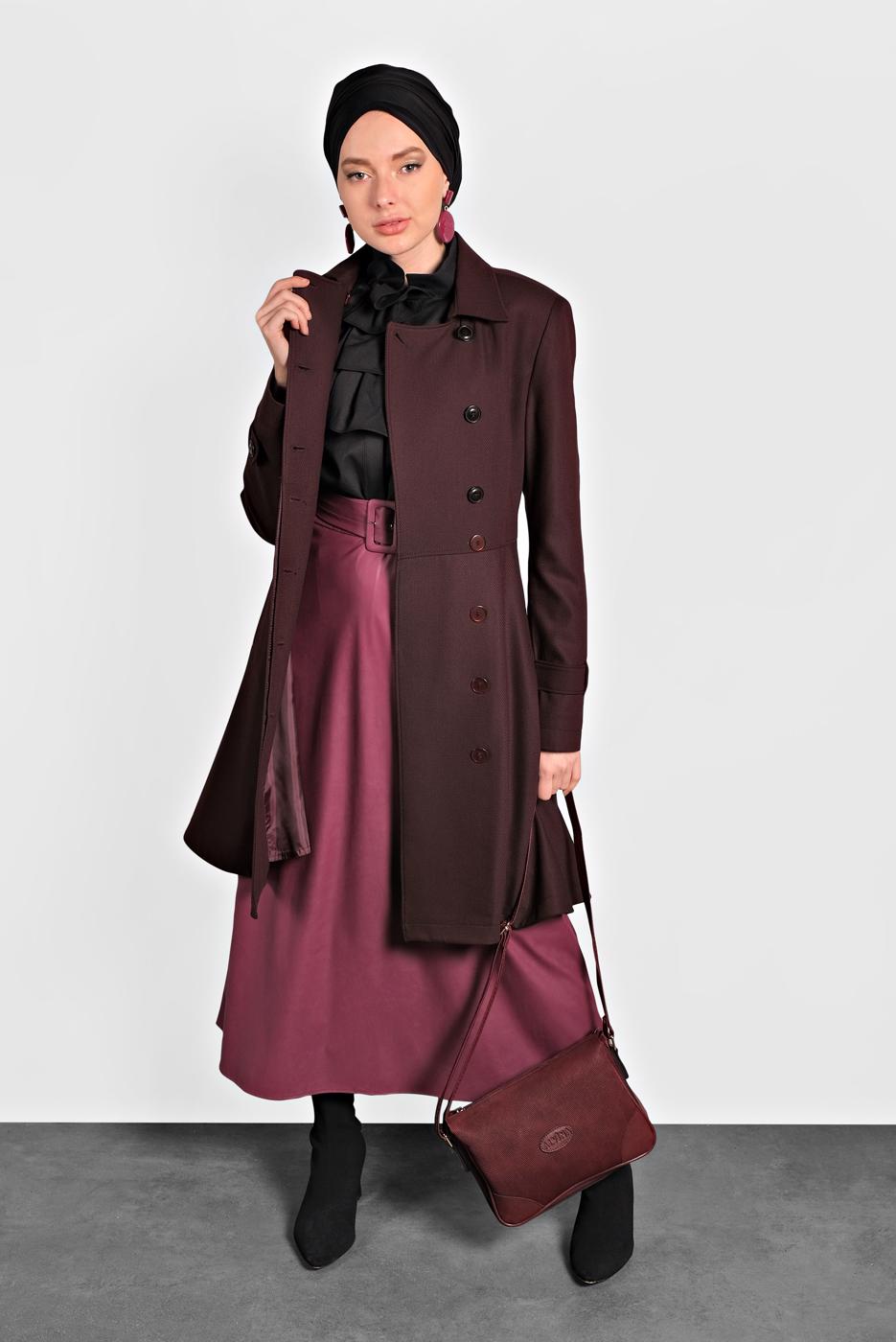 Tesettür giyim BORDO ALVİNA ETEĞİ VOLANLI TRENÇKOT 1405
