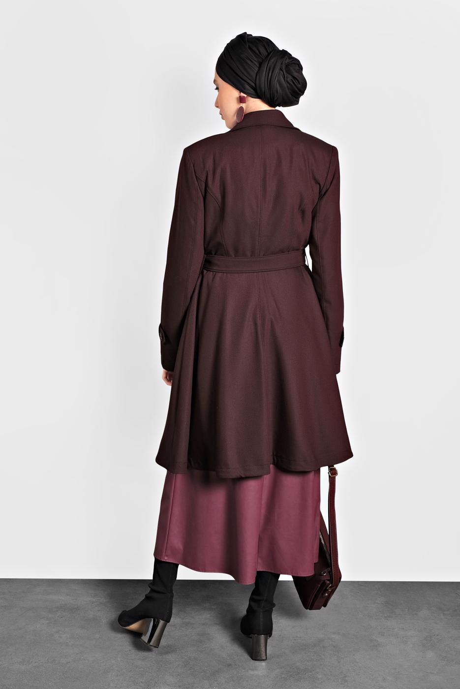 Tesettür giyim BORDO ALVİNA ETEĞİ VOLANLI TRENÇKOT 1405