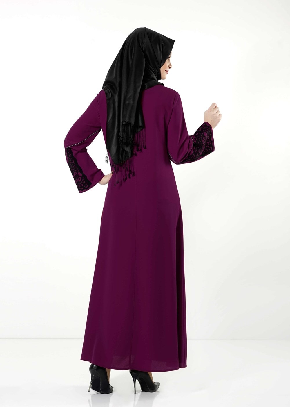 Tesettür giyim MOR DESENLİ FERACE 8119  