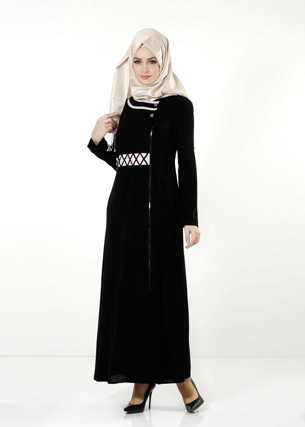 Tesettür giyim SİYAH DESENLİ FERACE 8150 