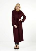 Tesettür giyim BORDO BEBE YAKA KUŞAKLI MANTO 9302 