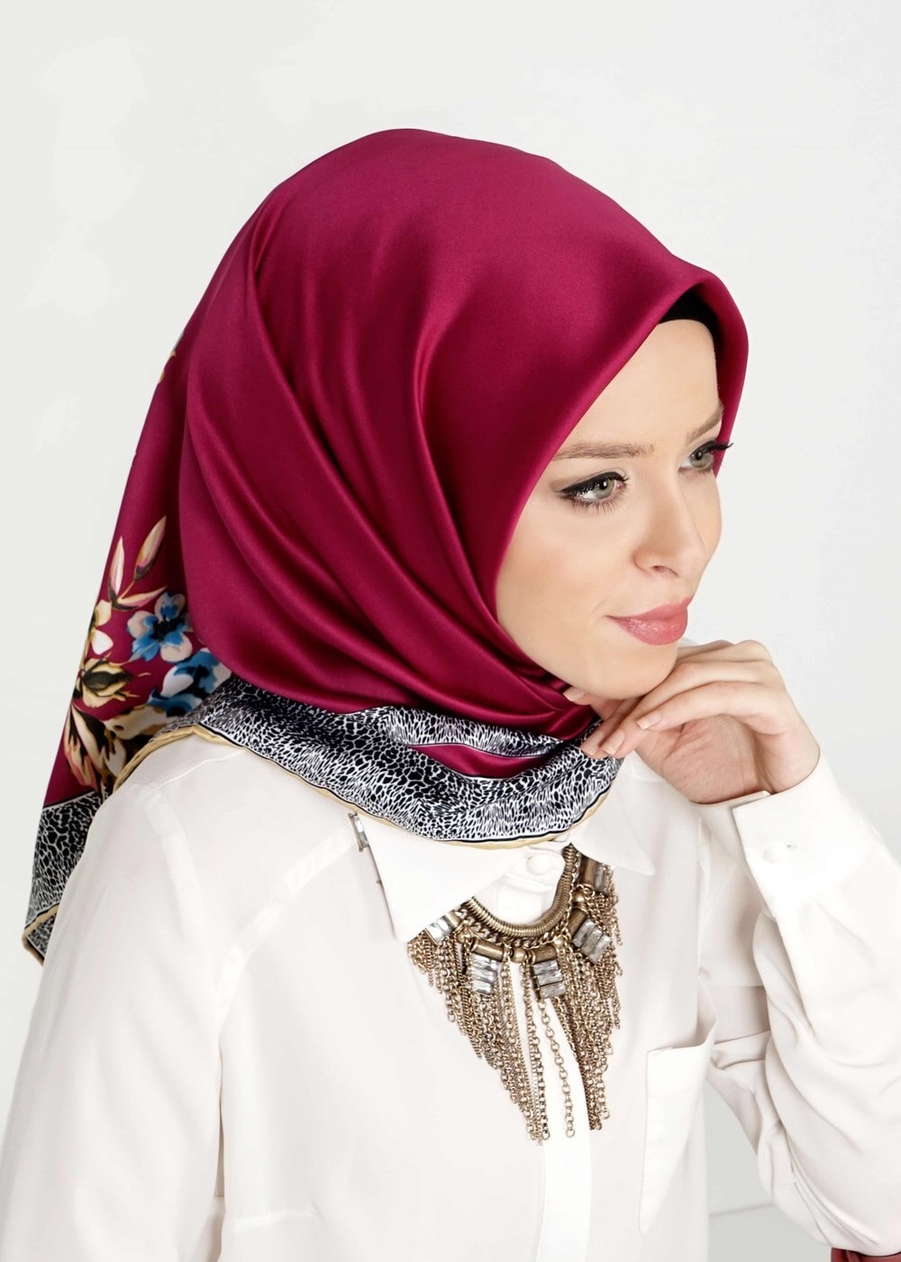 Tesettür giyim FUŞYA T 27605 Kenarı Çicek Desenli Eşarp