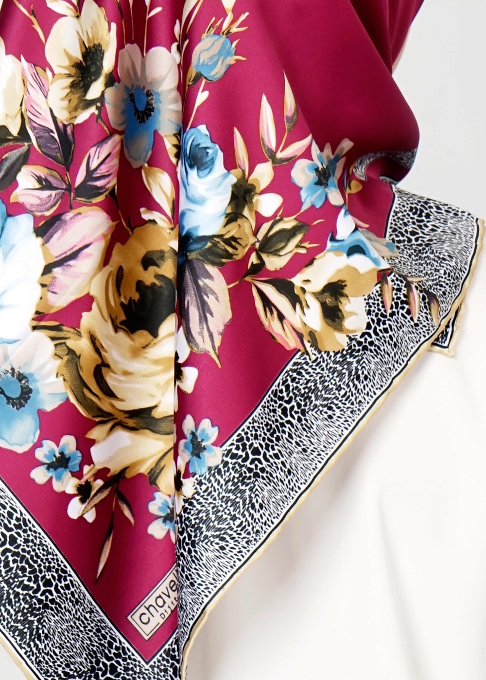 Tesettür giyim FUŞYA T 27605 Kenarı Çicek Desenli Eşarp