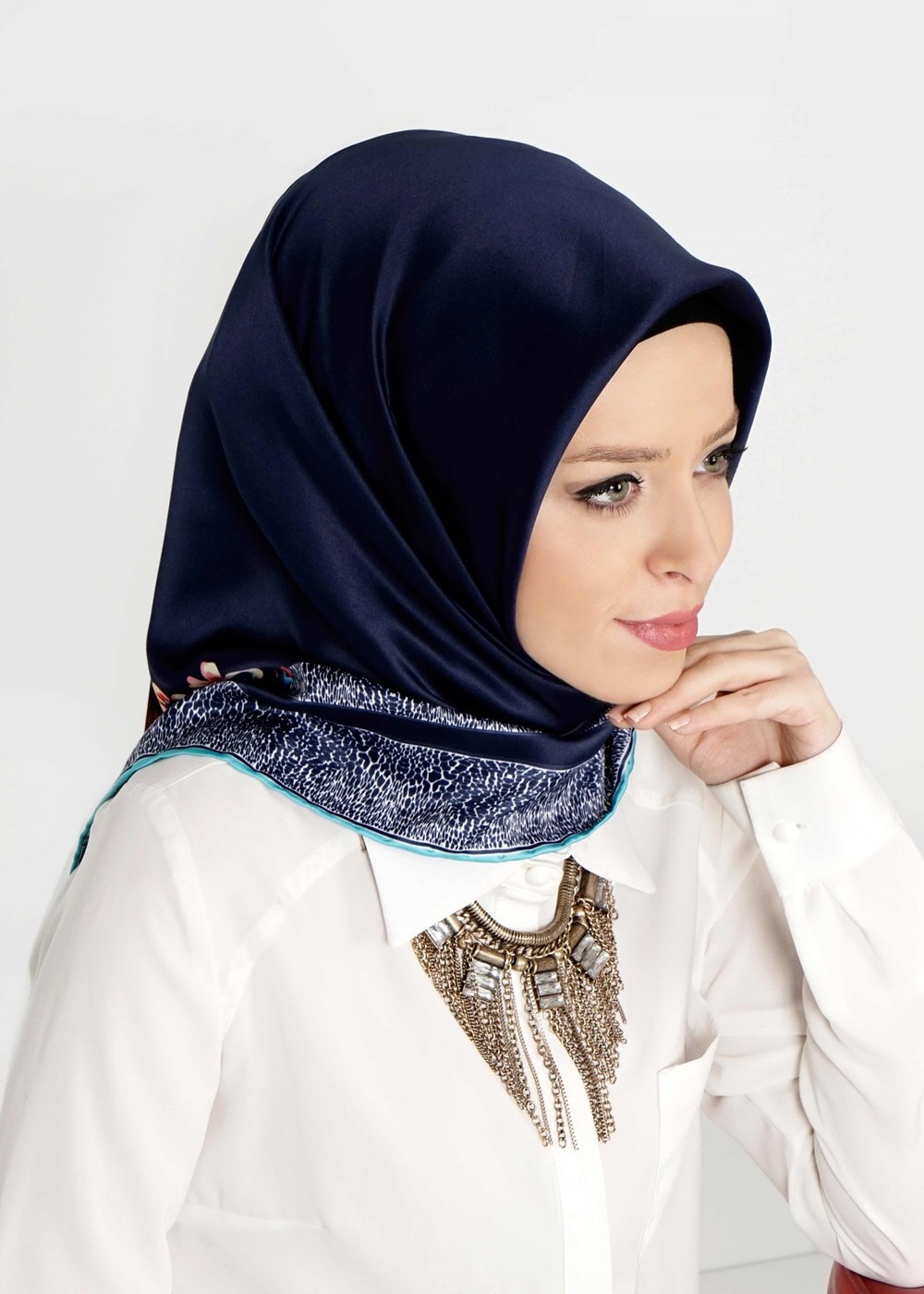 Tesettür giyim LACİVERT T 27605 Kenarı Çicek Desenli Eşarp