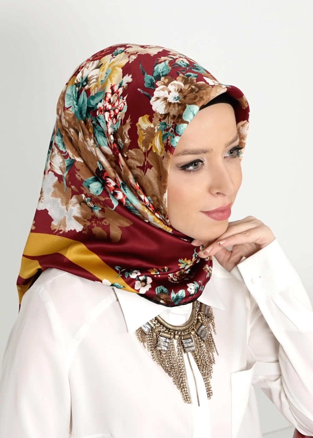 Tesettür giyim BORDO T 27607 Fiyonk ve Çicek Desenli Eşarp