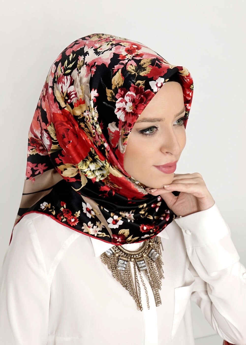 Tesettür giyim SİYAH T 27607 Fiyonk ve Çicek Desenli Eşarp