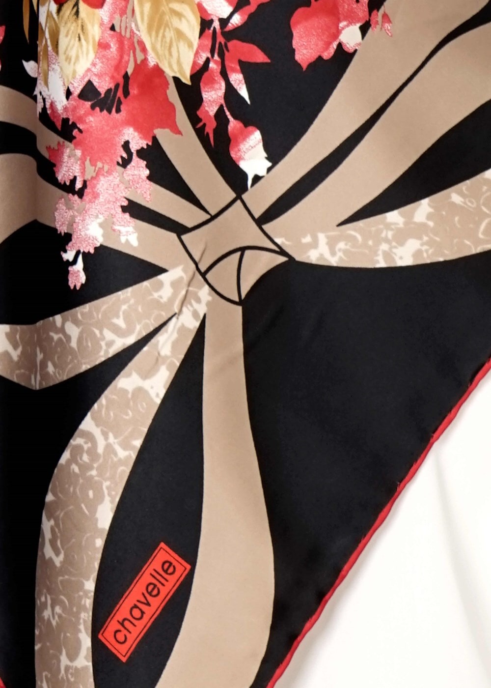 Tesettür giyim SİYAH T 27607 Fiyonk ve Çicek Desenli Eşarp