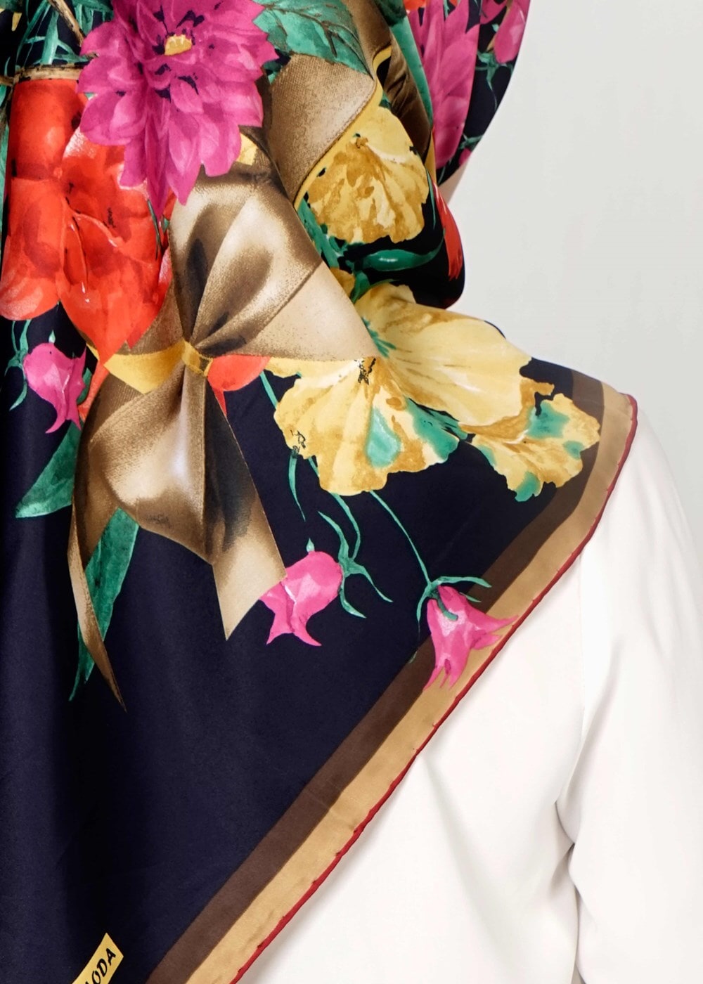 Tesettür giyim LACİVERT T 27604 Çicek Desenli Eşarp