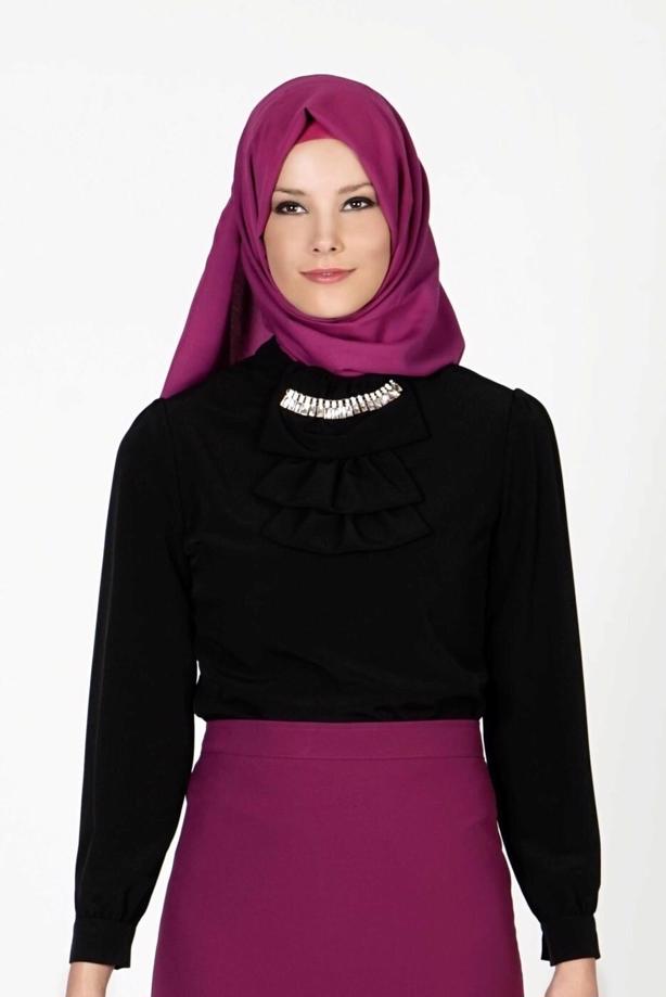 Tesettür giyim SİYAH YAKA DETAYLI AKSESUARLI BLUZ 5571 - TRENDTESETTÜR