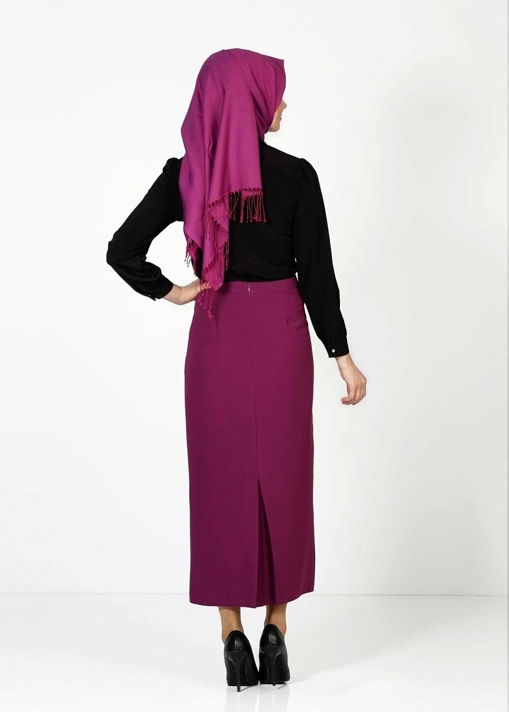 Tesettür giyim SİYAH YAKA DETAYLI AKSESUARLI BLUZ 5571