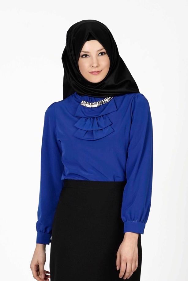 Tesettür giyim LACİVERT YAKA DETAYLI AKSESUARLI BLUZ 5571 - TRENDTESETTÜR