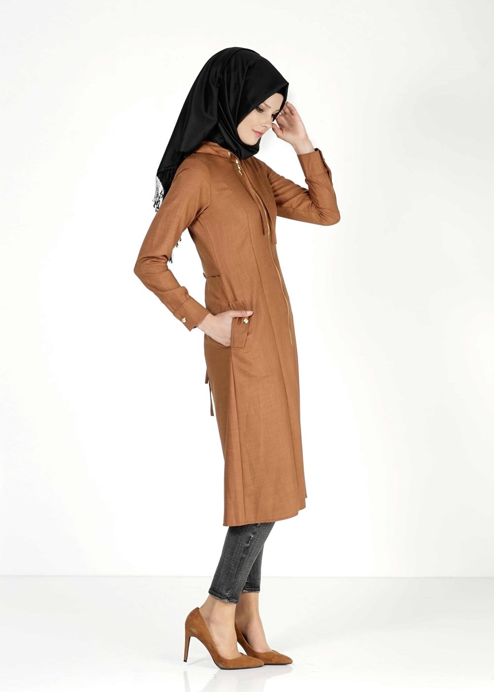 Tesettür giyim TABA KAPÜŞONLU FERMUARLI TRENÇKOT 7329 