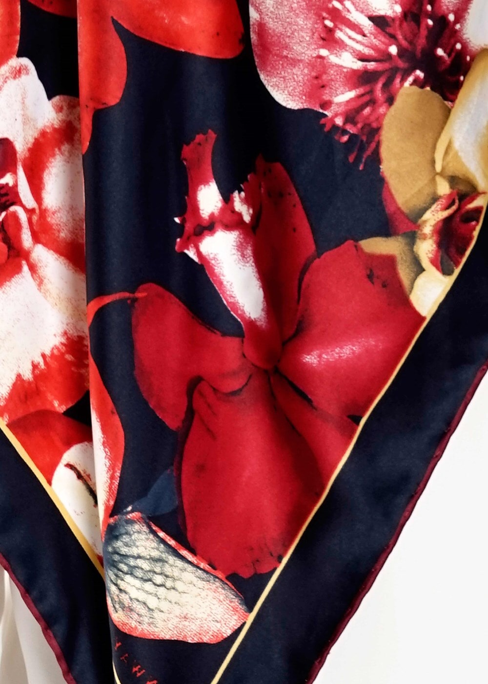 Tesettür giyim LACİVERT T 27620 Çicek Desenli Eşarp