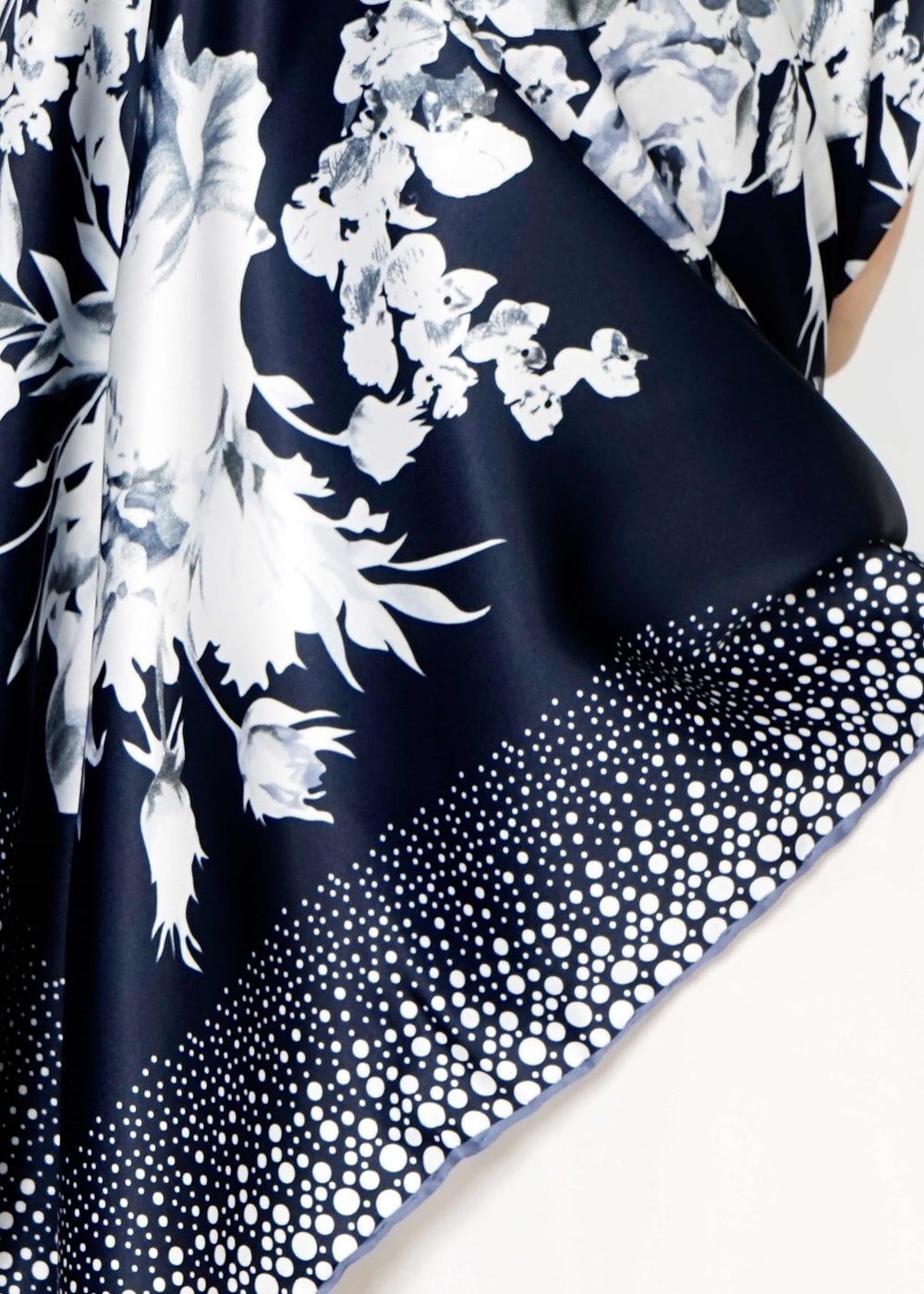 Tesettür giyim LACİVERT T 27603 Çicek Desenli Eşarp