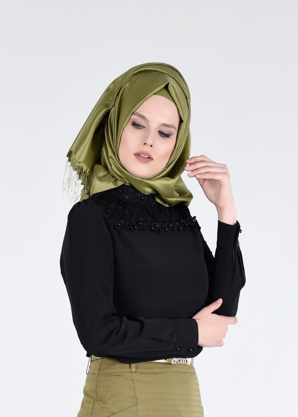 Tesettür giyim SİYAH GÜPÜR DETAYLI BONCUKLU BLUZ 4427 