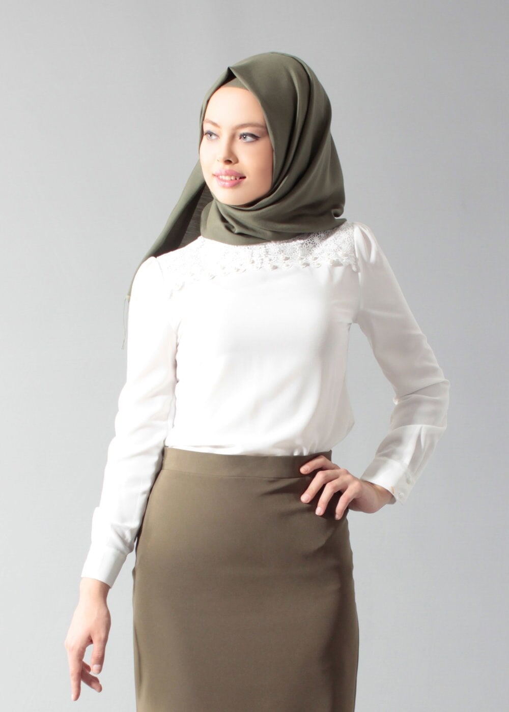 Tesettür giyim KREM GÜPÜR DETAYLI BONCUKLU BLUZ 4427 