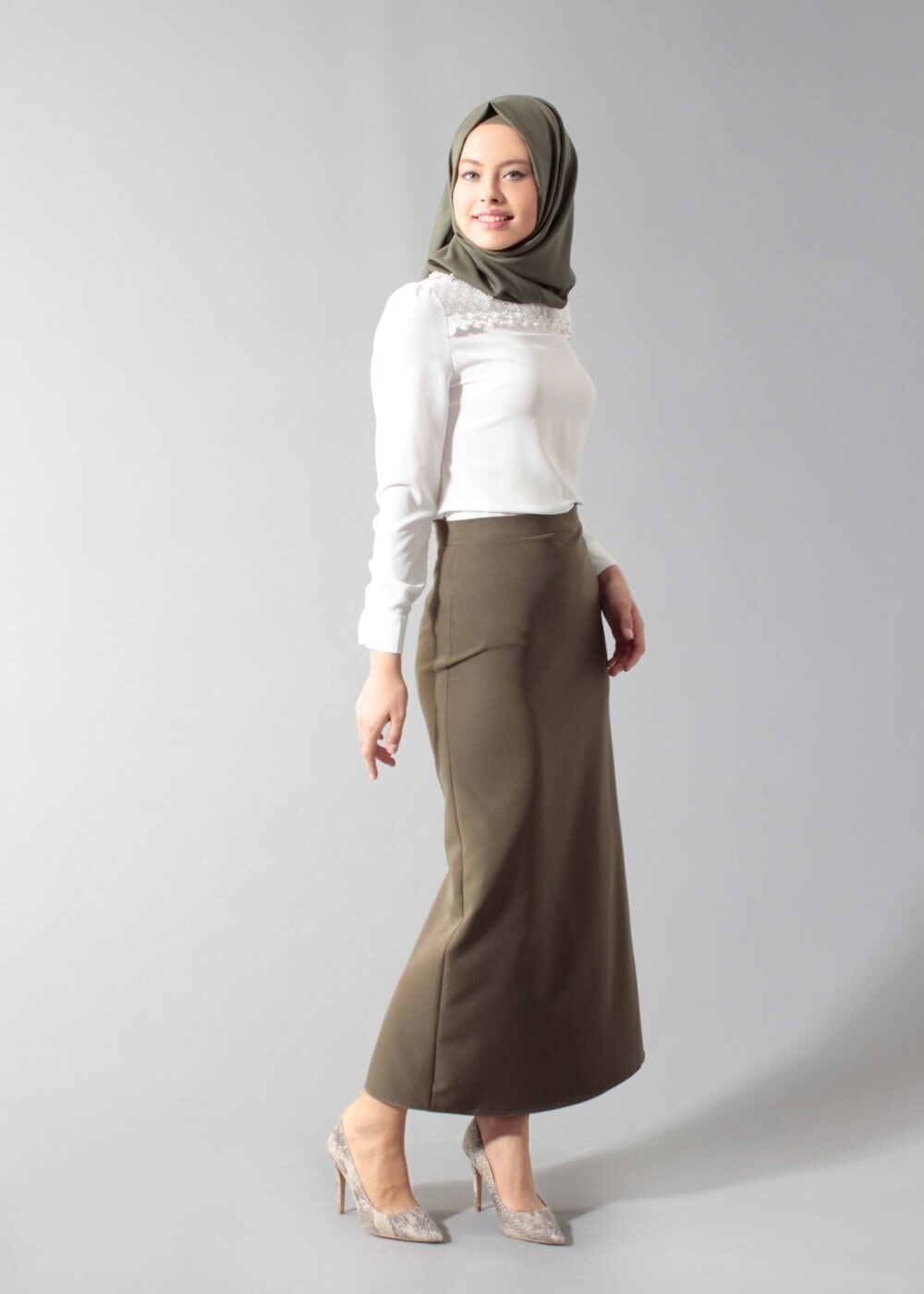 Tesettür giyim KREM GÜPÜR DETAYLI BONCUKLU BLUZ 4427 