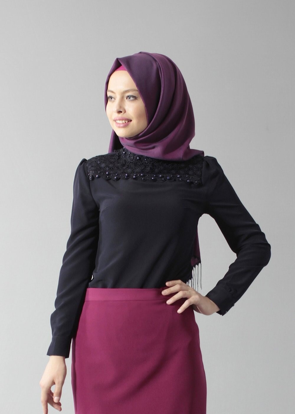 Tesettür giyim LACİVERT GÜPÜR DETAYLI BONCUKLU BLUZ 4427 