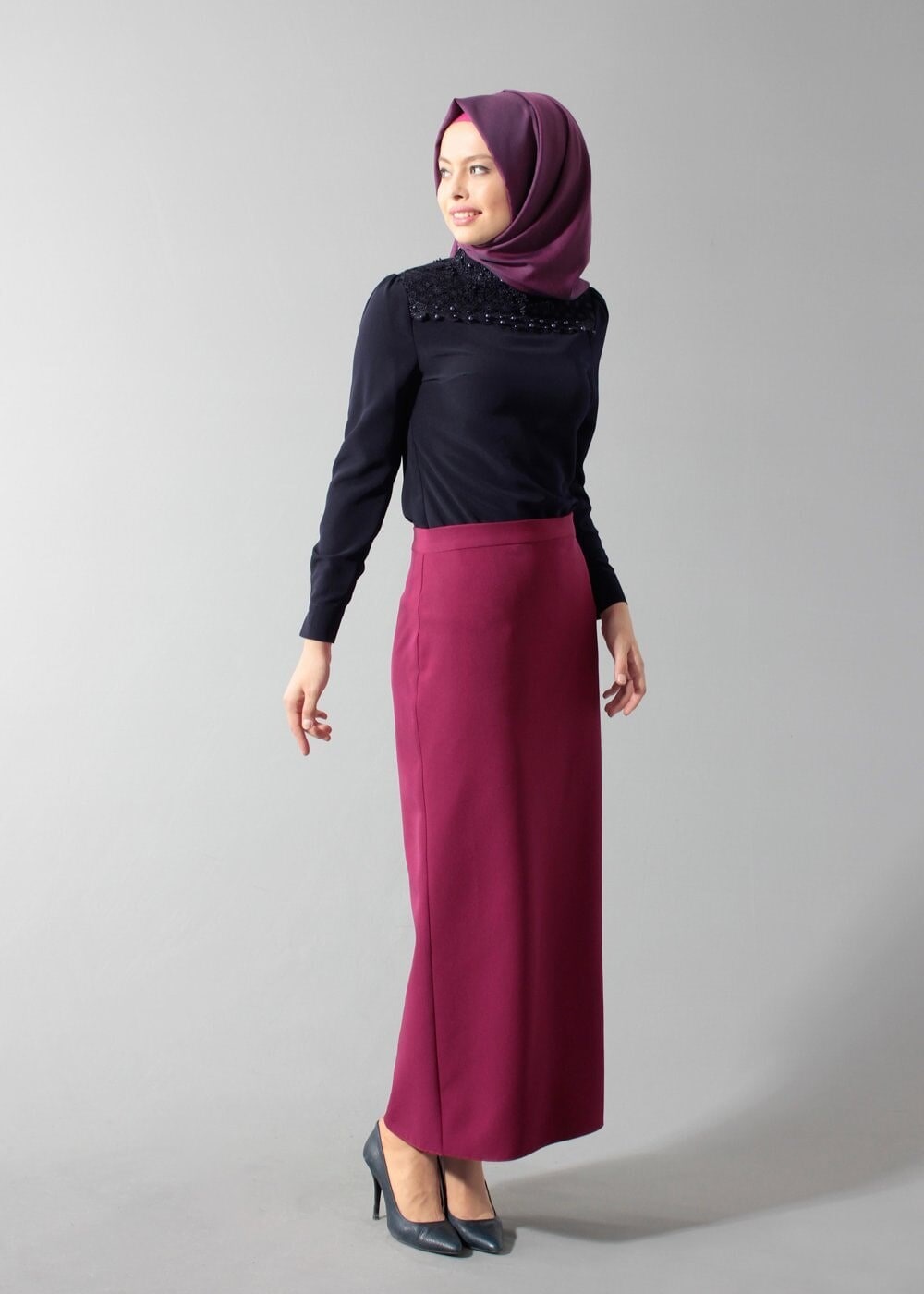 Tesettür giyim LACİVERT GÜPÜR DETAYLI BONCUKLU BLUZ 4427 