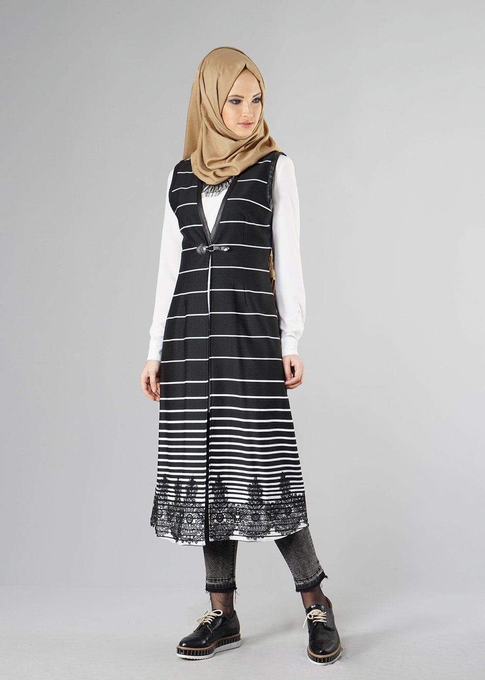Tesettür giyim SİYAH ŞERİTLİ DESENLİ YELEK 4009