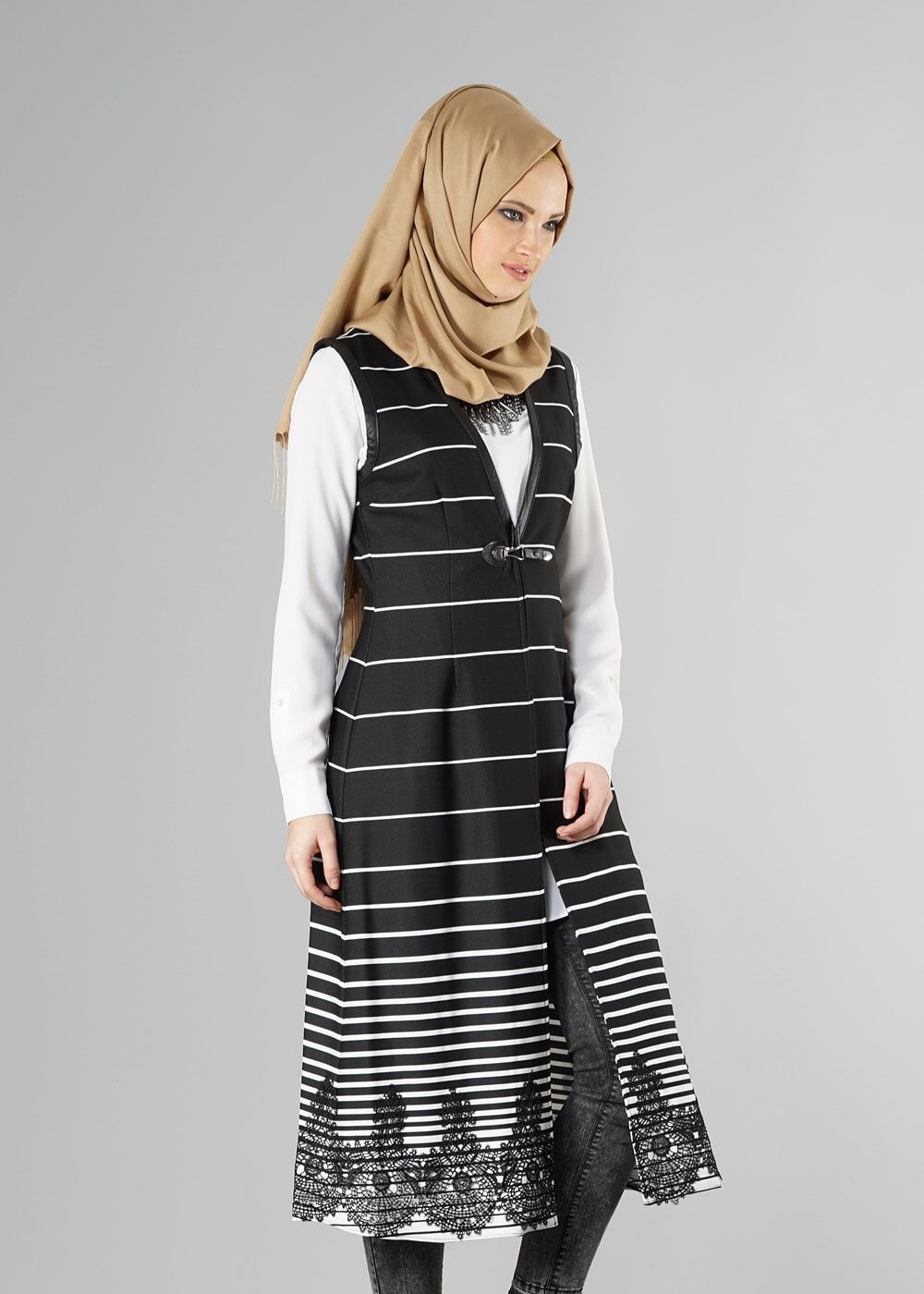 Tesettür giyim SİYAH ŞERİTLİ DESENLİ YELEK 4009