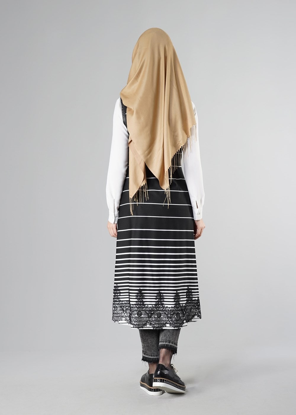 Tesettür giyim SİYAH ŞERİTLİ DESENLİ YELEK 4009