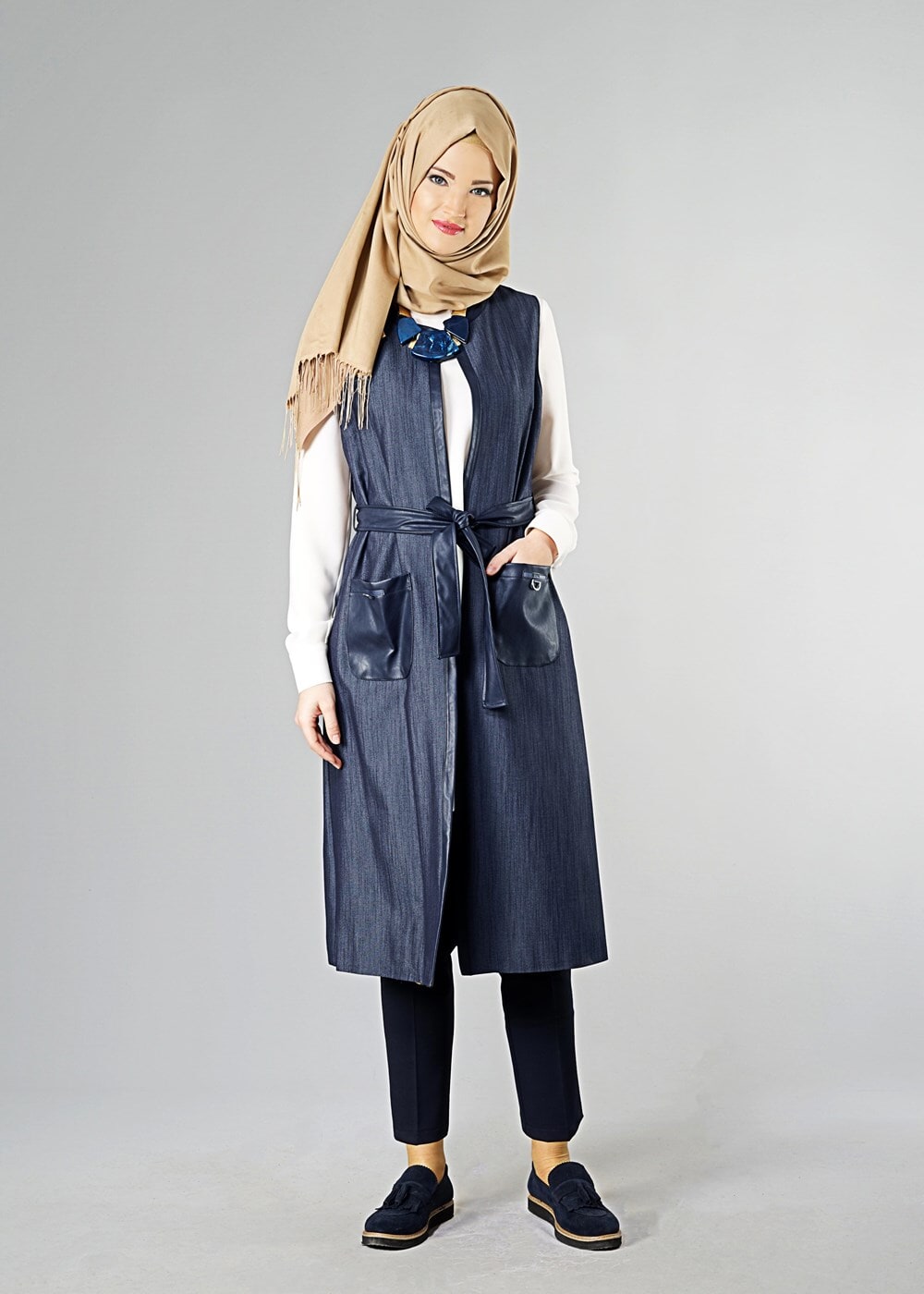 Tesettür giyim LACİVERT DERİ DETAYLI YELEK 4193