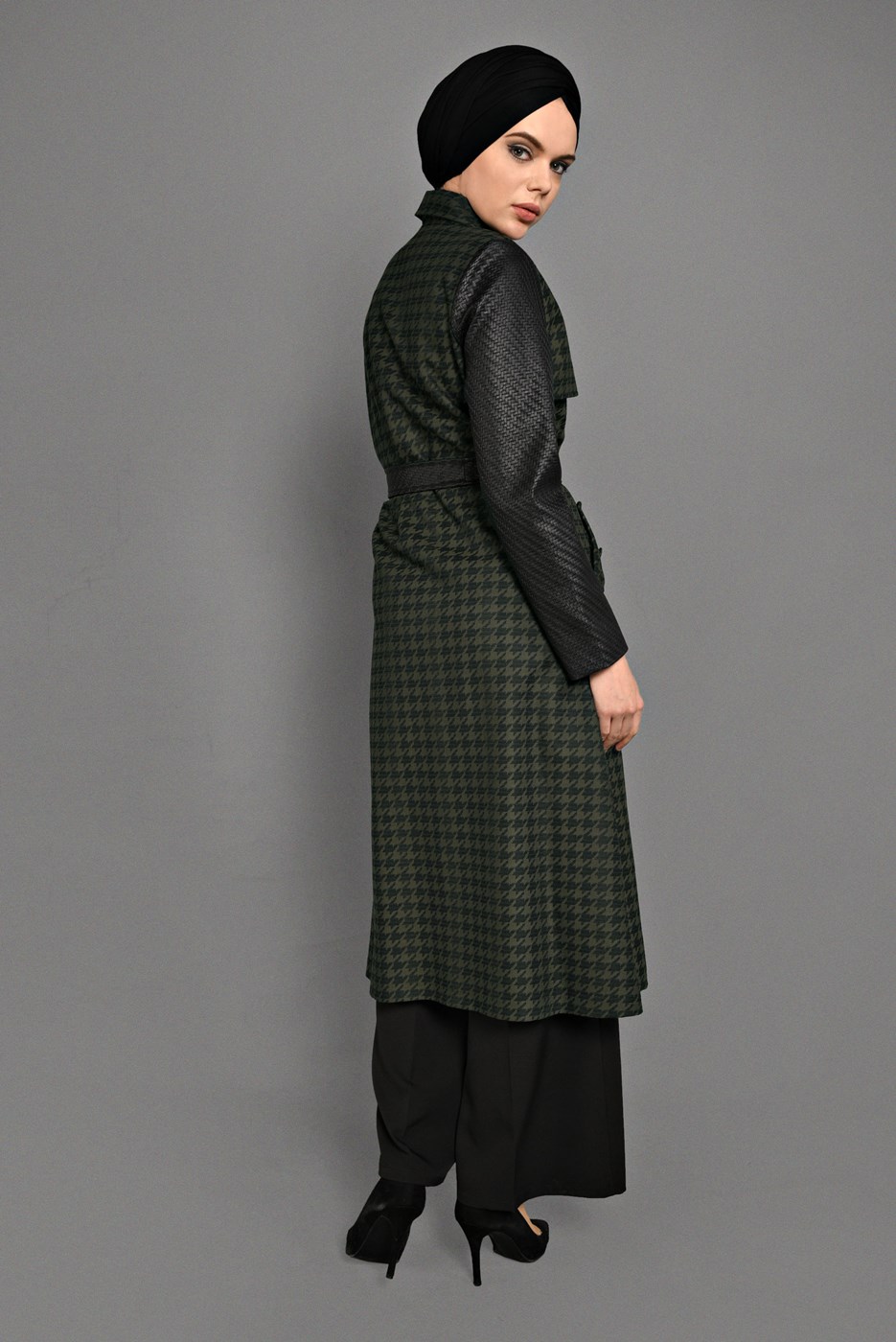 Tesettür giyim HAKİ KAZAYAĞI DESENLİ DERİ KOLLU TRENÇKOT 1134 