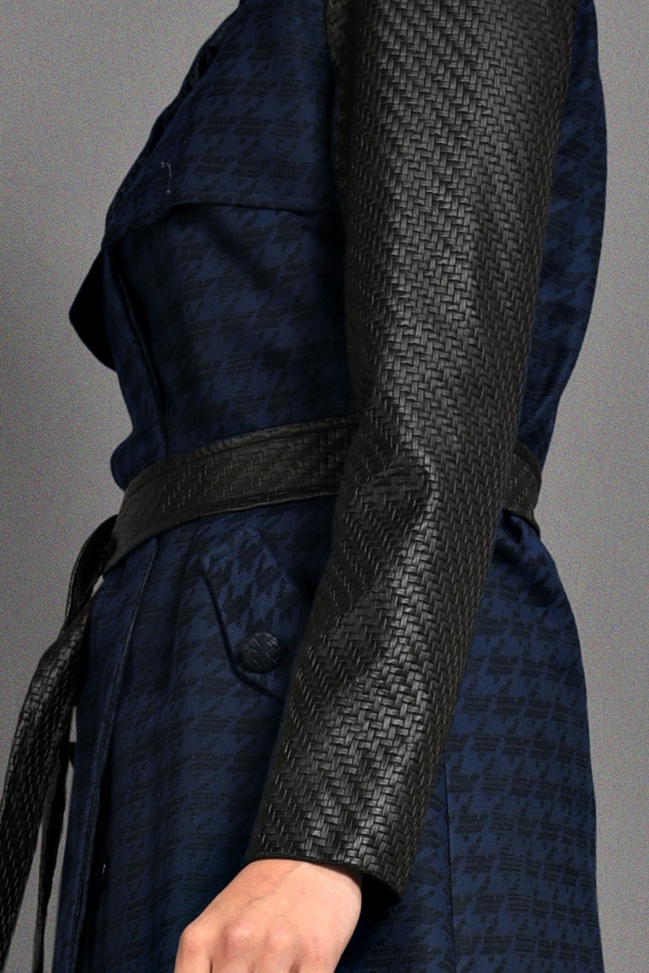 Tesettür giyim LACİVERT KAZAYAĞI DESENLİ DERİ KOLLU TRENÇKOT 1134 