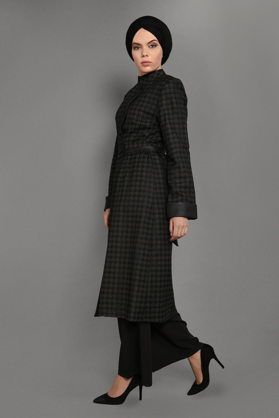 Tesettür giyim HAKİ KAZAYAĞI DESENLİ DERİ DETAYLI TRENÇKOT 1145 