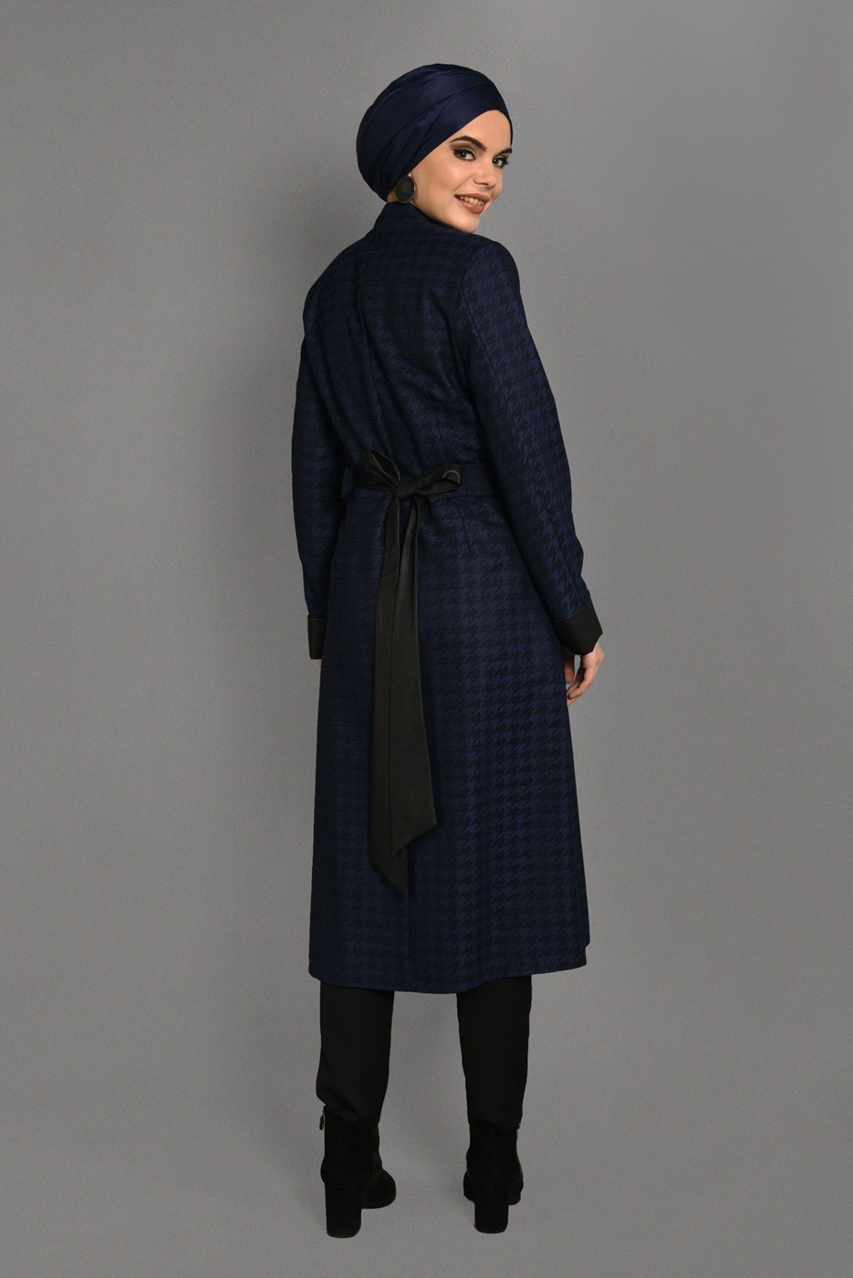 Tesettür giyim LACİVERT KAZAYAĞI DESENLİ DERİ DETAYLI TRENÇKOT 1145 