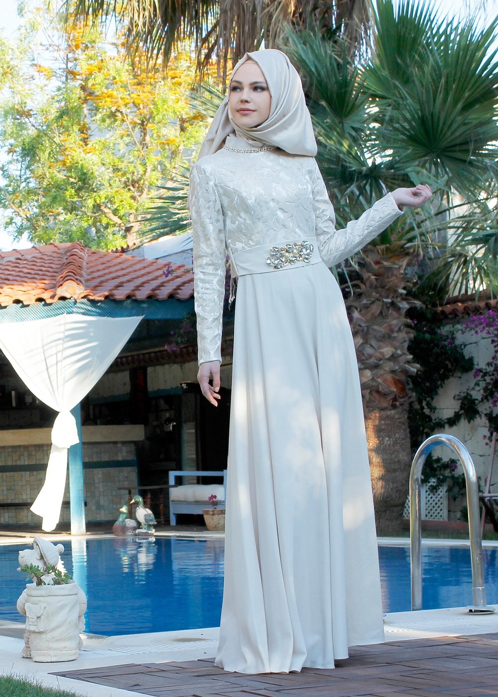 Tesettür giyim EKRU YAKASI VE KUŞAĞI TAŞLI ABİYE ELBİSE  5009 