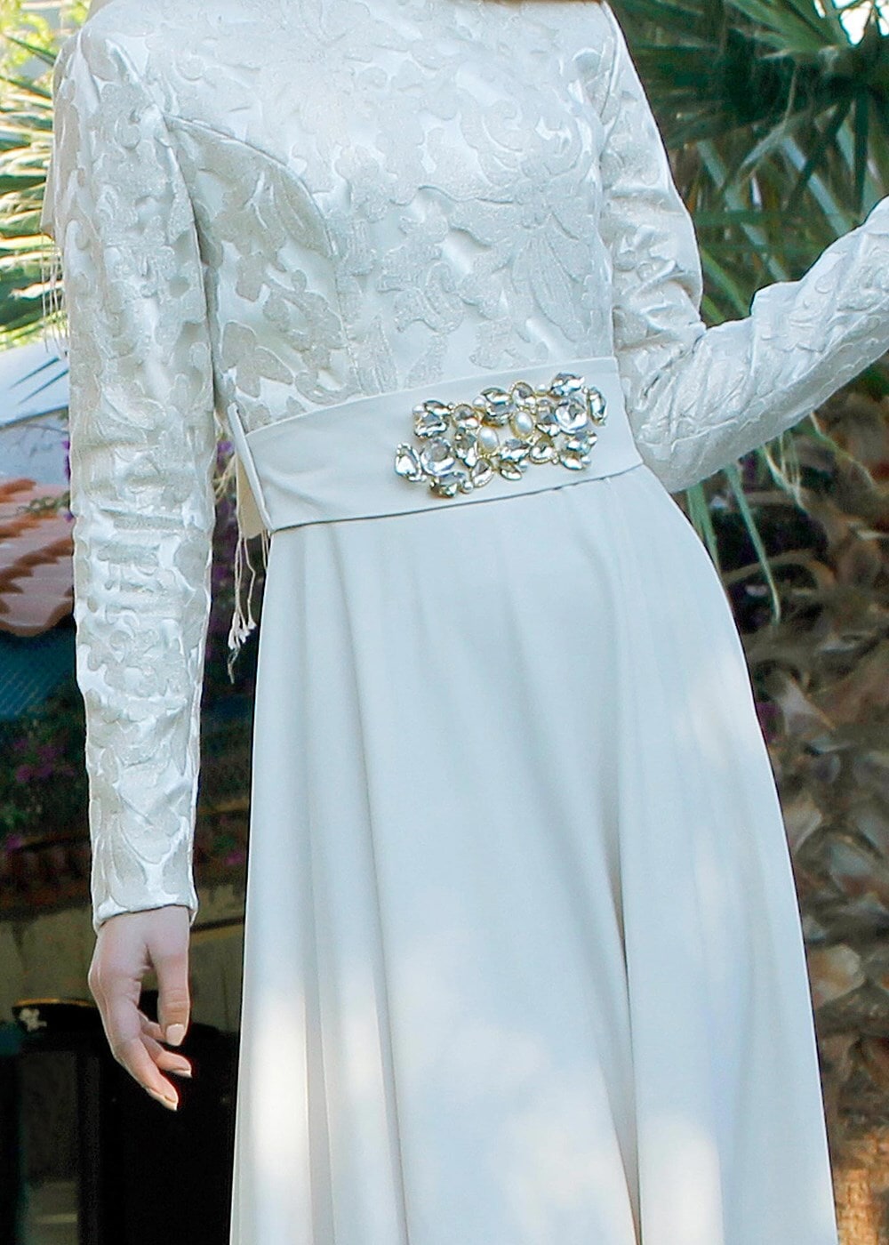 Tesettür giyim EKRU YAKASI VE KUŞAĞI TAŞLI ABİYE ELBİSE  5009 