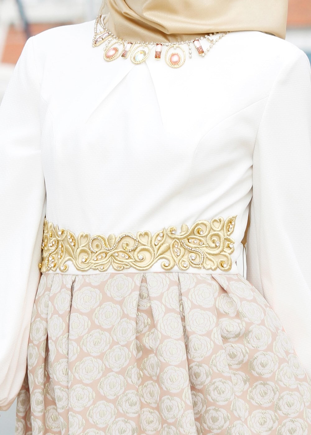 Tesettür giyim ALTIN YAKASI AKSESUARLI JAKAR ABİYE ELBİSE  5073 