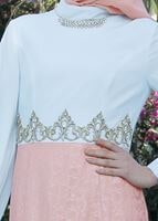 Tesettür giyim PUDRA YAKASI AKSESUARLI JAKAR ABİYE ELBİSE 5075 