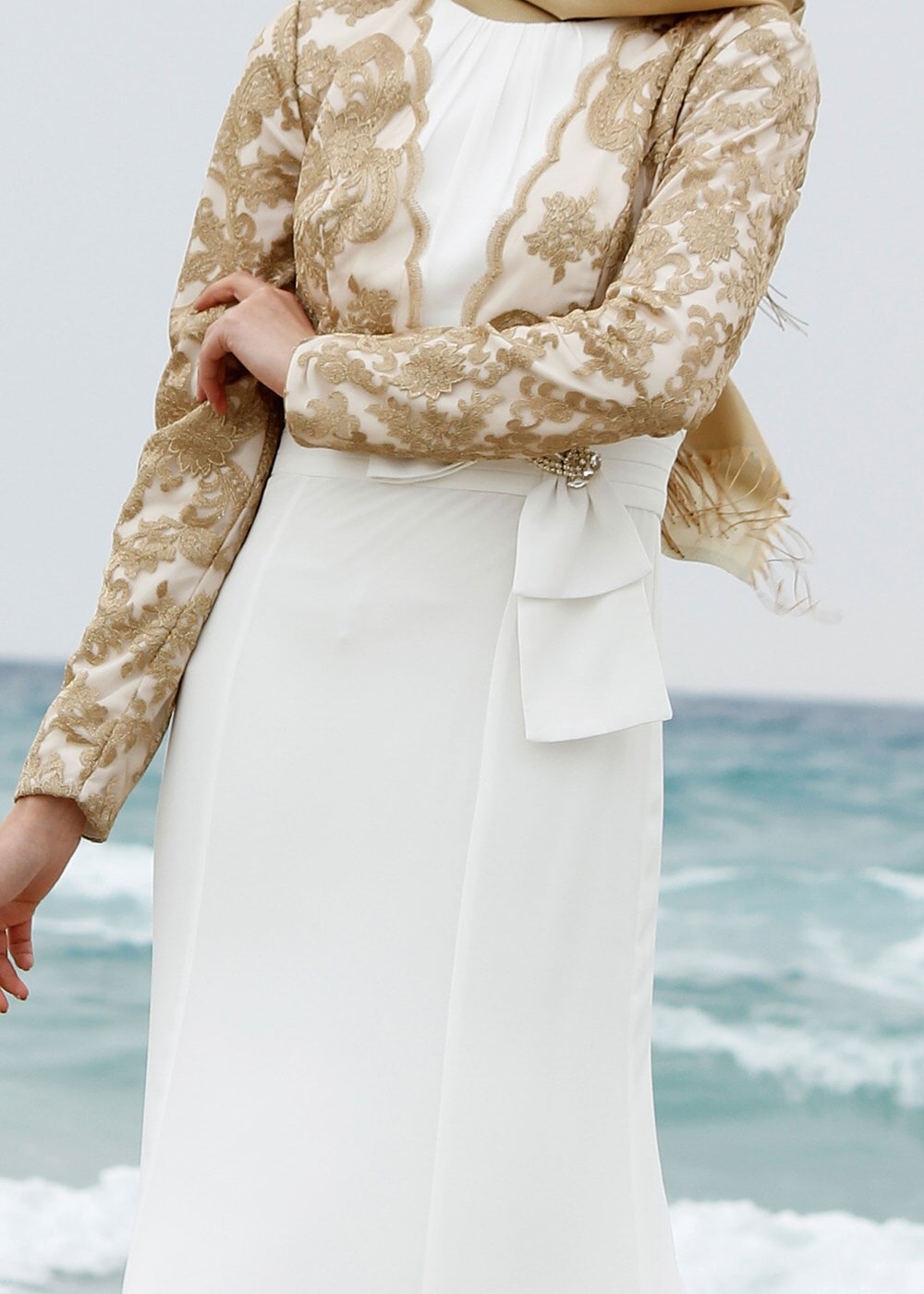 Tesettür giyim KREM GÜPÜRLÜ KEMER DETAYLI ABİYE ELBİSE 5088 