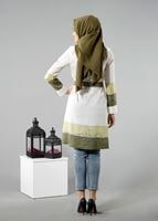 Vêtements hijab CRÈME T 169 Akkaya Fashion- Kuşaklı Trench