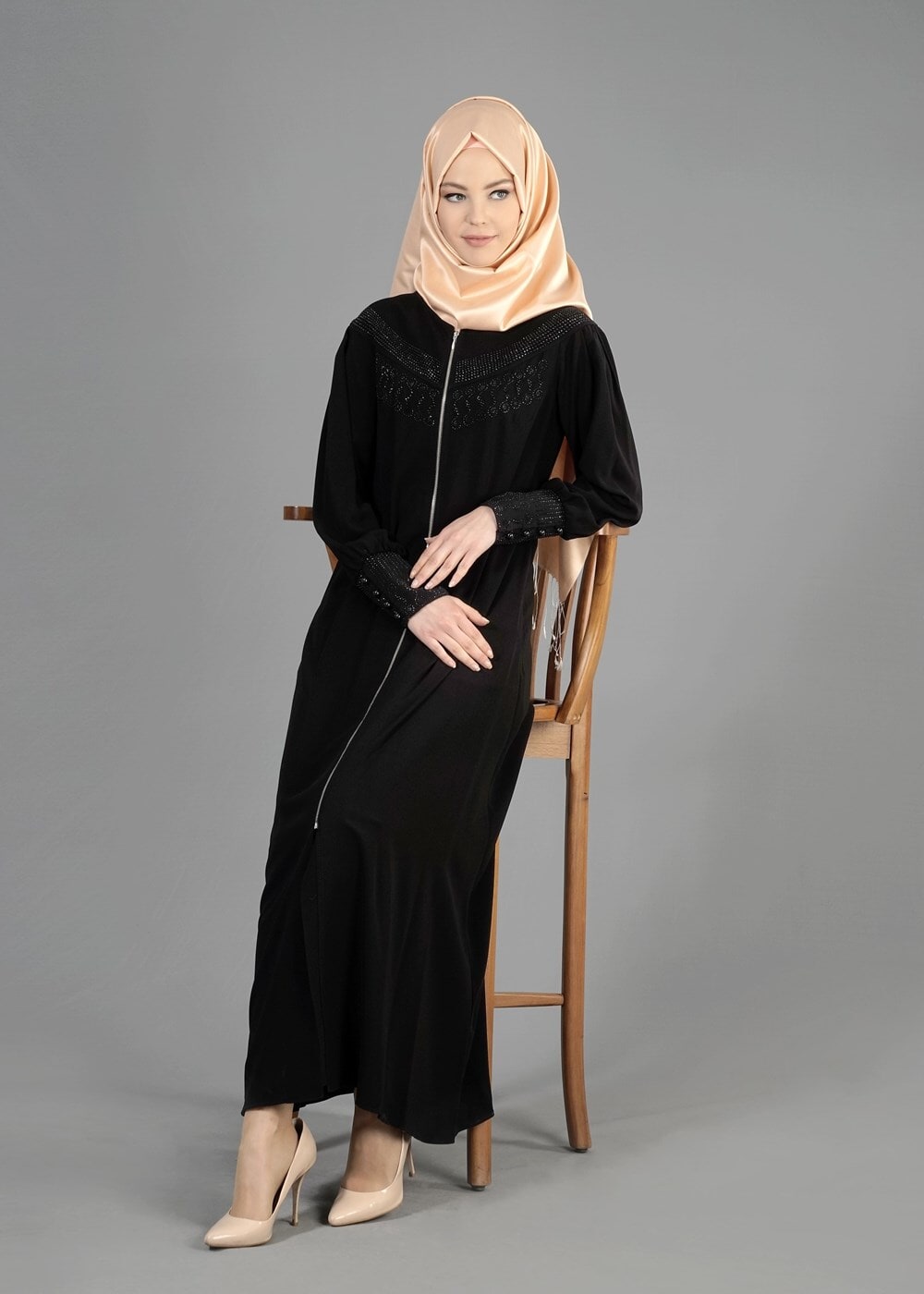 Tesettür giyim SİYAH TAŞ BASKILI FERMUARLI FERACE 8129