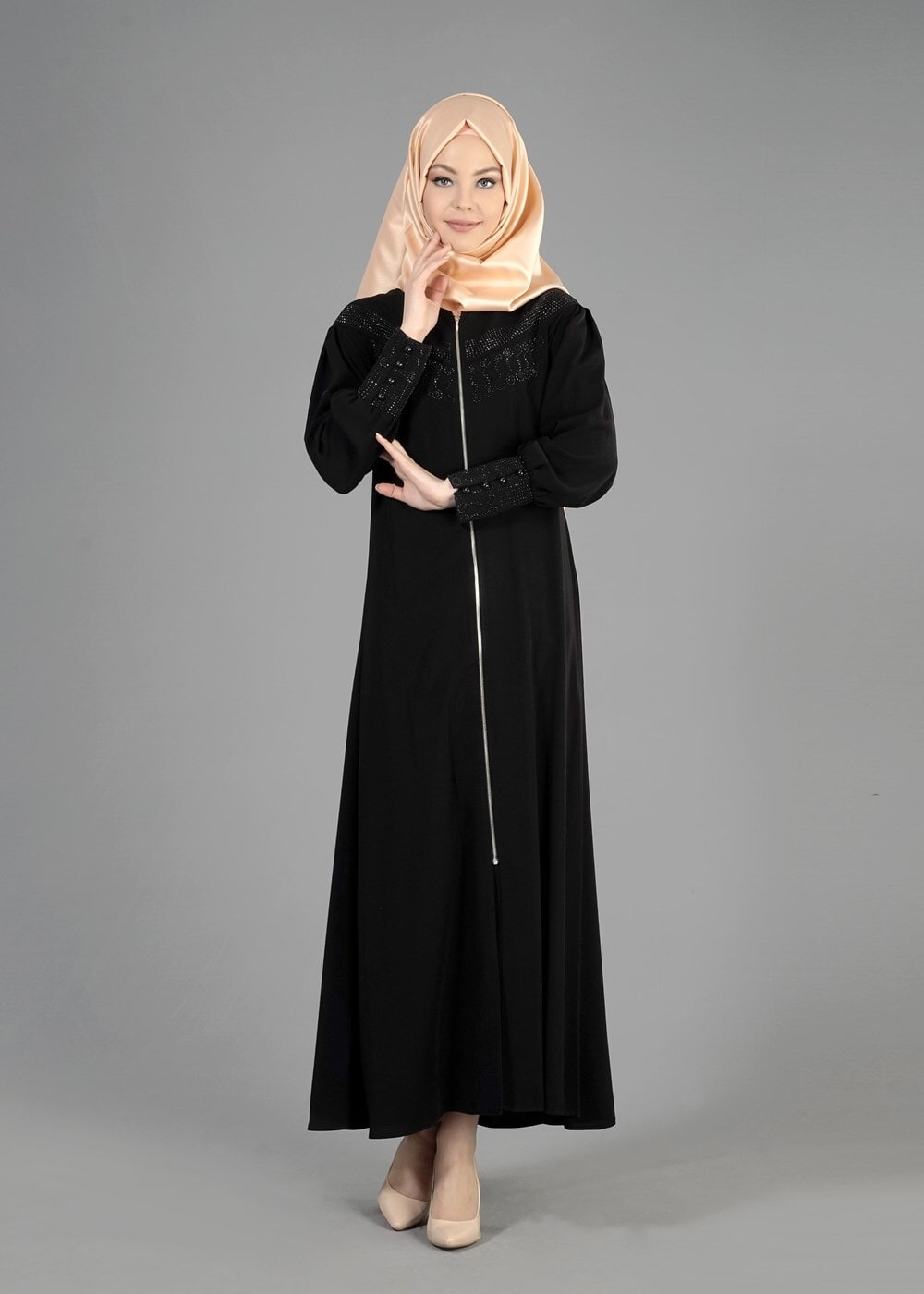 Tesettür giyim SİYAH TAŞ BASKILI FERMUARLI FERACE 8129