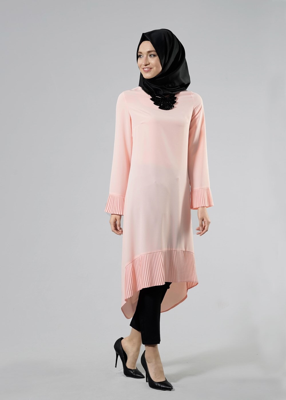 Tesettür giyim PUDRA T 7118 Tuay Pile Detaylı Kolyeli Tunik