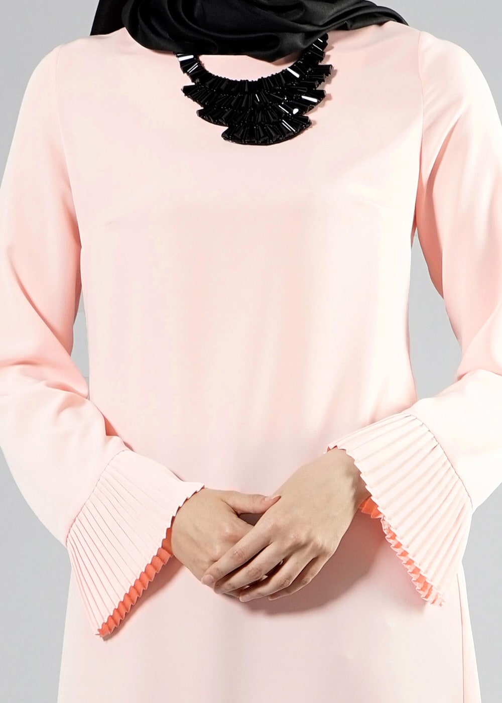 Tesettür giyim PUDRA T 7118 Tuay Pile Detaylı Kolyeli Tunik