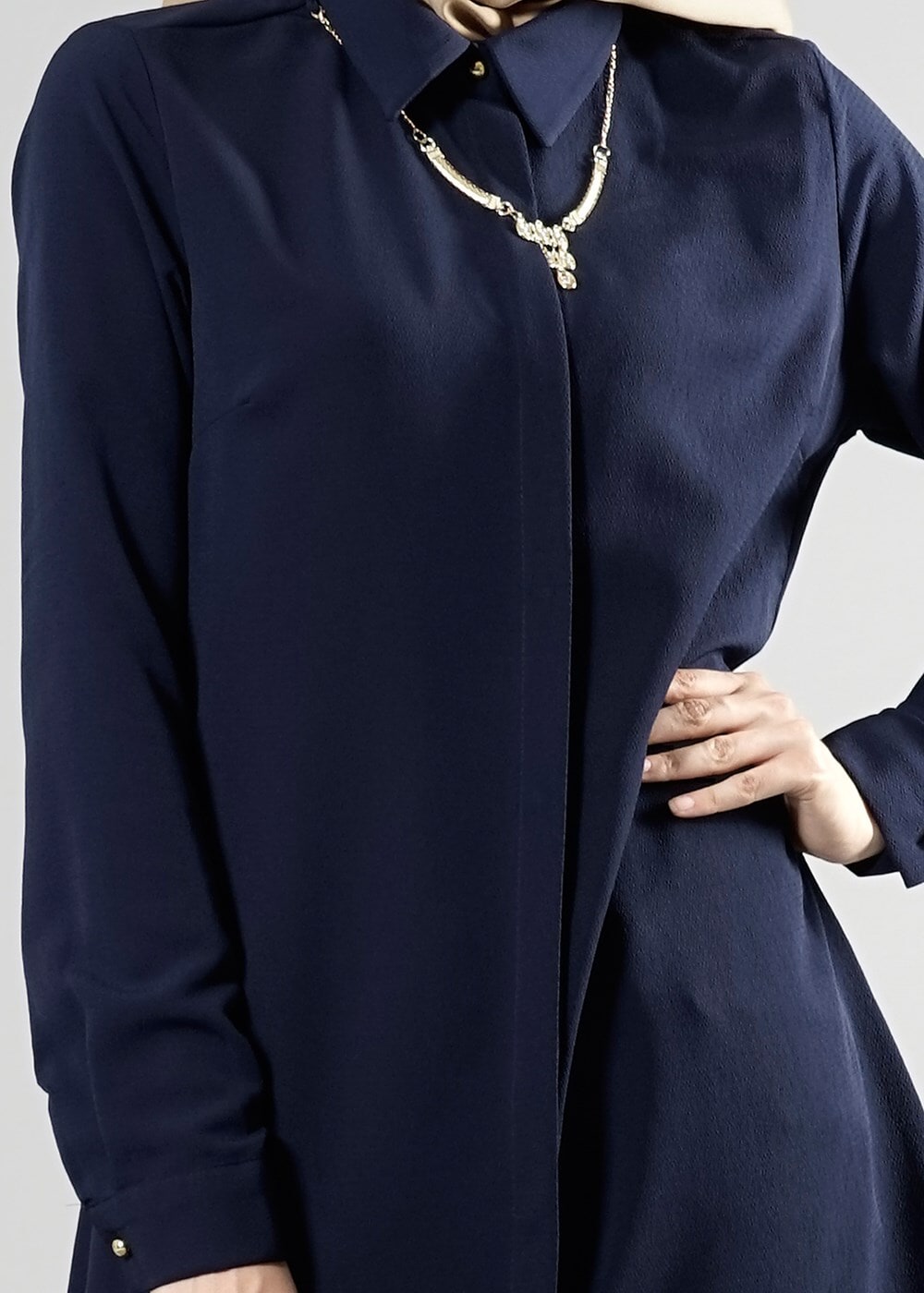 Tesettür giyim LACİVERT T 6530 Helly Düğmeli Kolyeli Tunik