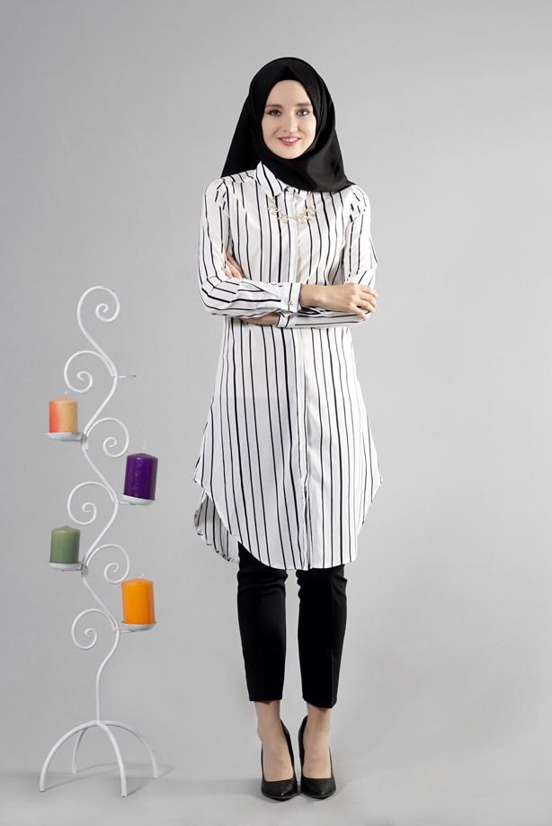 Tesettür giyim  T 9595 Helly Çizgi Desen Kolyeli Tunik - TRENDTESETTÜR