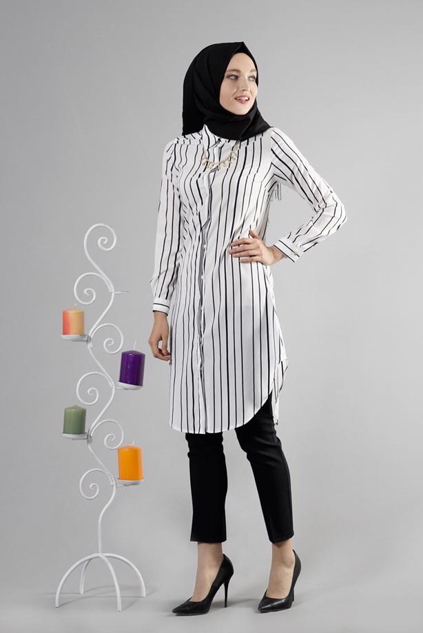 Tesettür giyim  T 9595 Helly Çizgi Desen Kolyeli Tunik - TRENDTESETTÜR