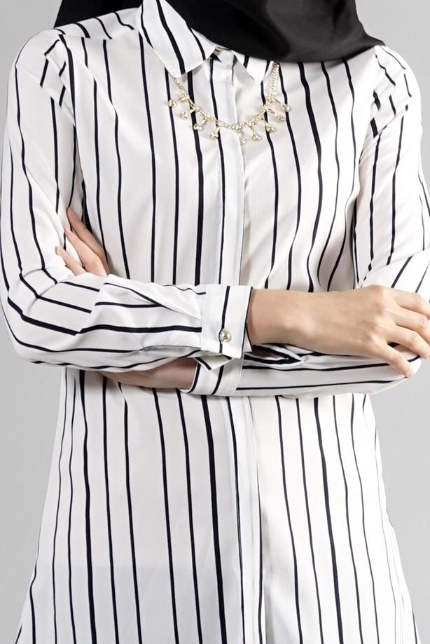 Tesettür giyim  T 9595 Helly Çizgi Desen Kolyeli Tunik - TRENDTESETTÜR