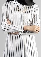 Vêtements hijab CRÈME T 9595 Helly Çizgi Desen Kolyeli Tunik