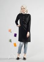 Tesettür giyim SİYAH T 277 Hewes Line Düğme Detaylı Erkek Yaka Tunik
