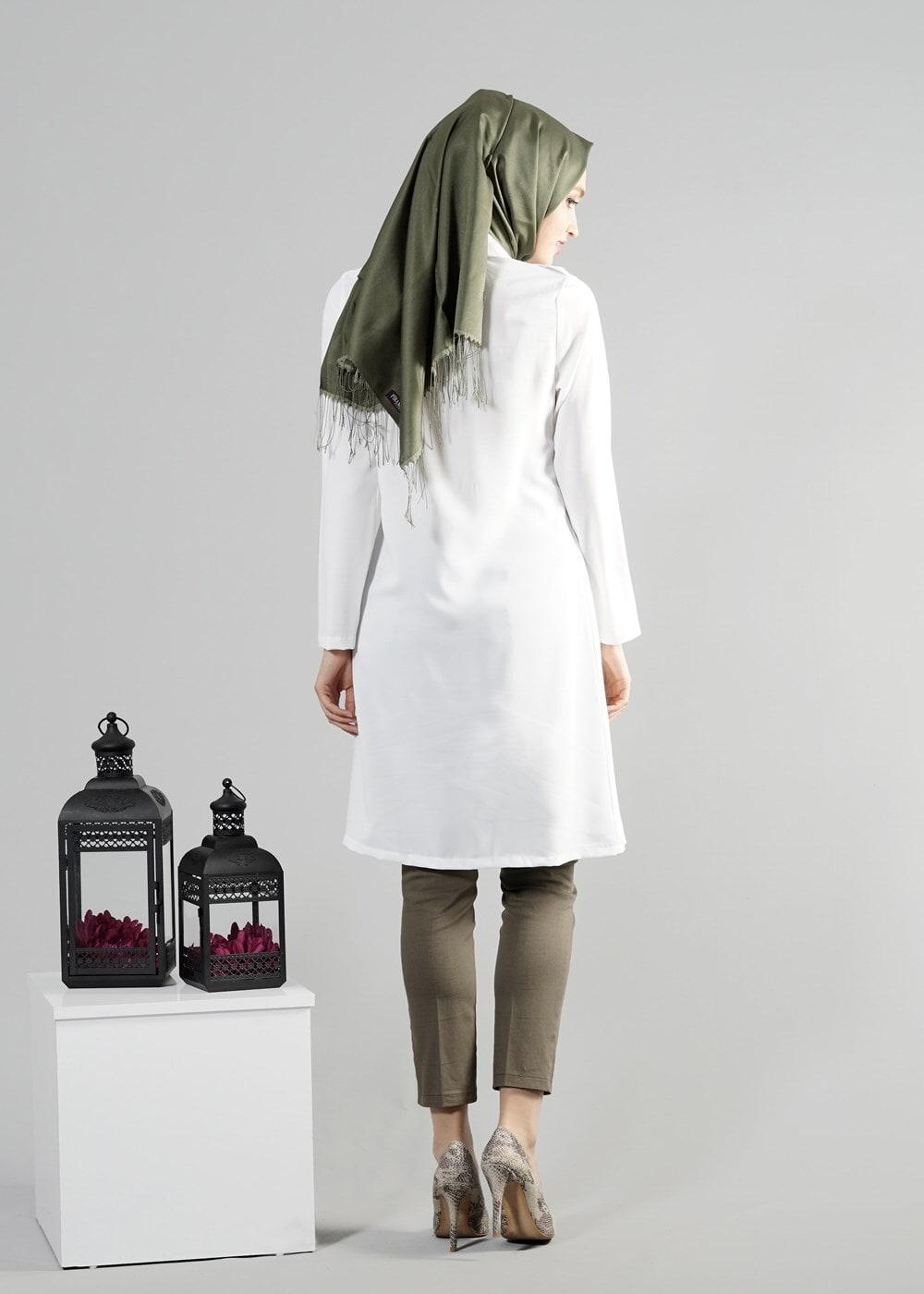 Tesettür giyim KREM T 277 Hewes Line Düğme Detaylı Erkek Yaka Tunik