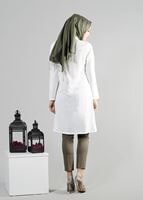 Tesettür giyim KREM T 277 Hewes Line Düğme Detaylı Erkek Yaka Tunik